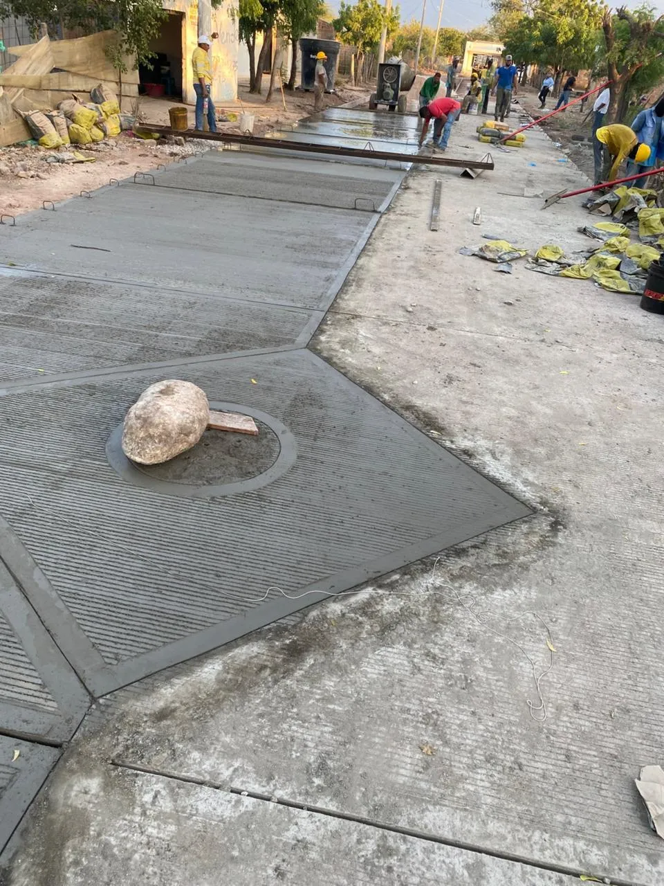 Construcción de la segunda etapa de pavimento hidráulico en los barrios las delicias 2 y primero de mayo, del municipio de barrancas – la guajira