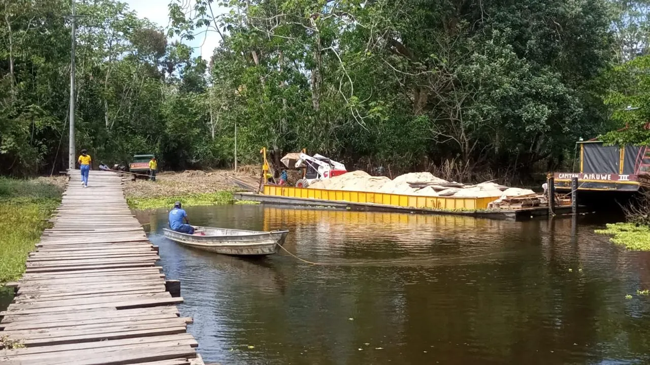Construcción De Puente Peatonal En La Comunidad De La Playa Del Departamento De Amazonas