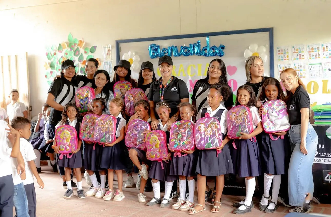 Donación de útiles escolares en la Institución educativa Luis Ovidio Rincón Lobos - Sede Vereda el Cielo (Cesar)