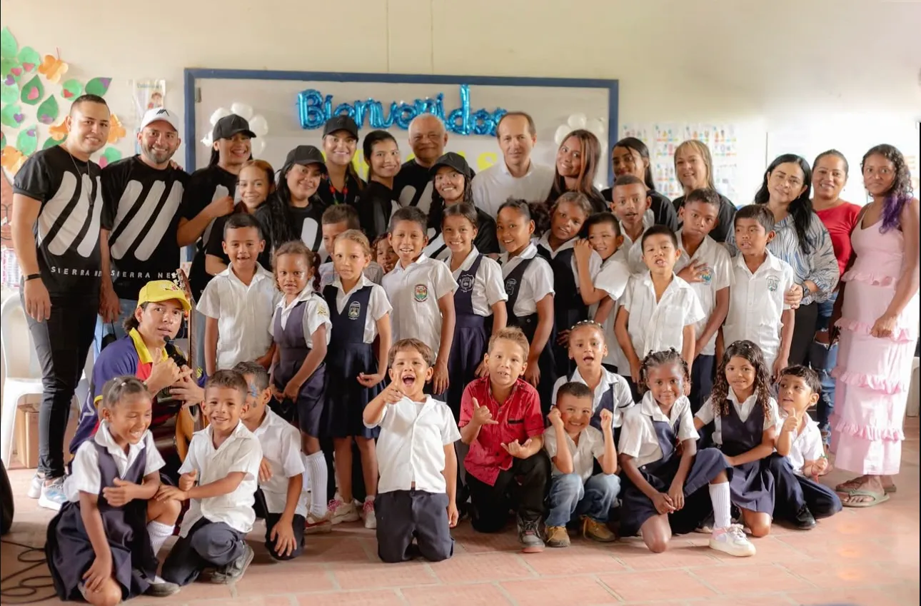 Donación de útiles escolares en la Institución educativa Luis Ovidio Rincón Lobos - Sede Vereda el Cielo (Cesar)